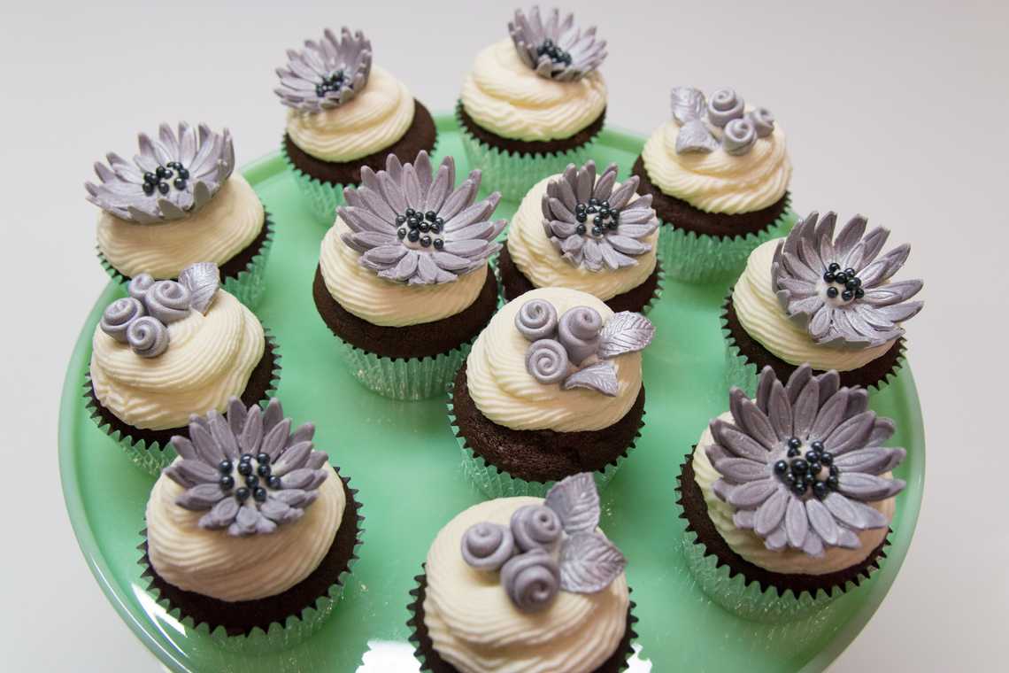 Cupcakes with Silver Flowers — December 18, 2015 Cupcakes with Silver Flowers — December 18, 2015